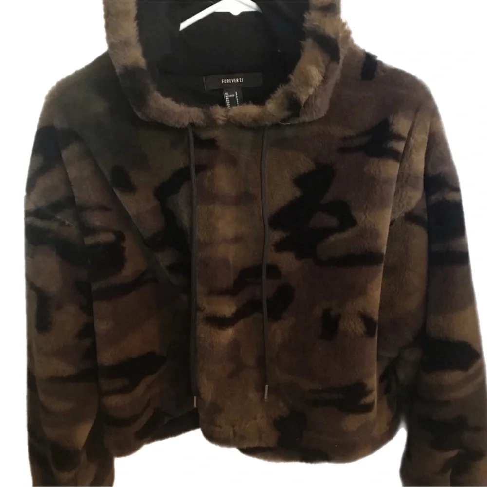 Forever 21 camo hoodie - Picture 3 of 3